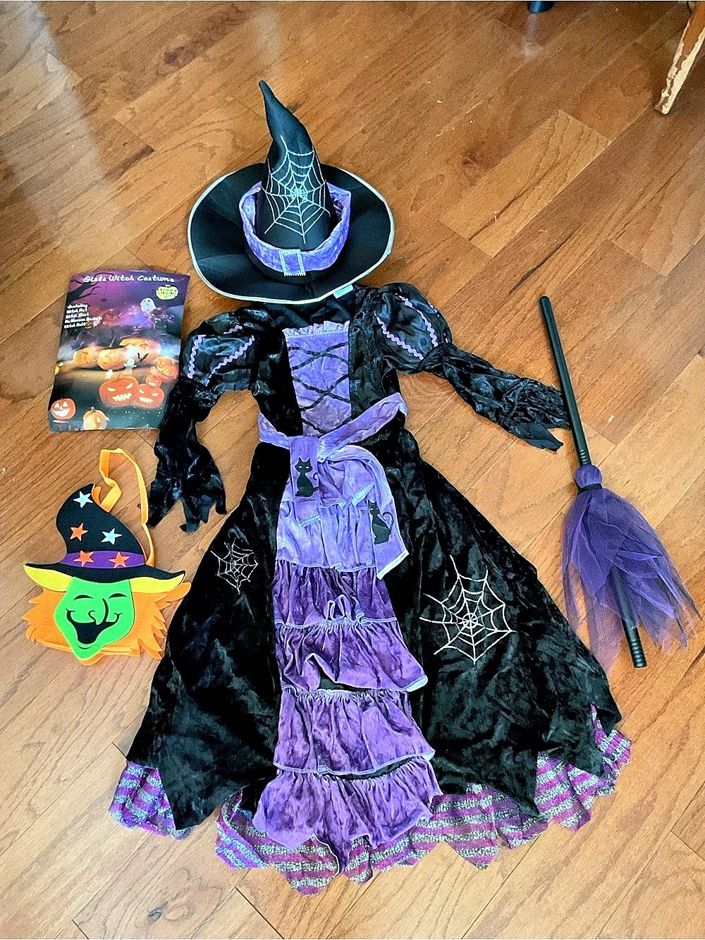 Kids Witch Halloween Costume in Black & Purple Like New Sz 7/25.